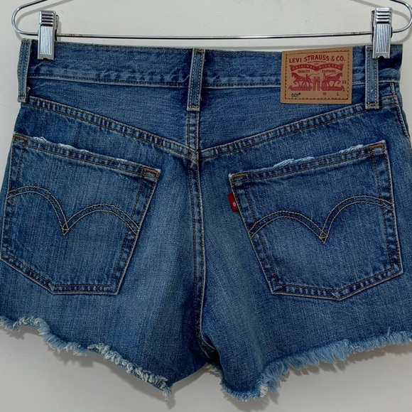 Levi’s || Woman’s 501 High Rise distressed blue jeans shorts size 26w - Picture 6 of 10